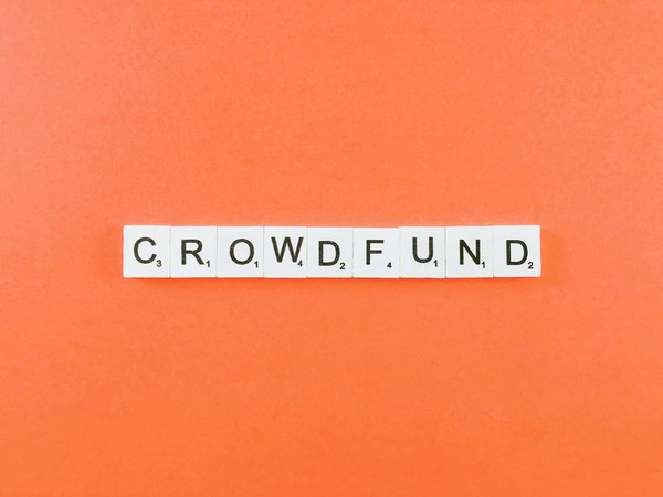 Quelles sont les implications légales d'une entreprise qui souhaite lancer une campagne de crowdfunding?